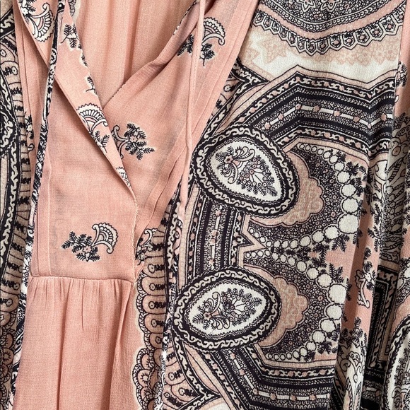 Lucky Brand NWOT Blush and Grey Paisley Bohemian Cotton Blouse, Size M - Picture 3 of 13